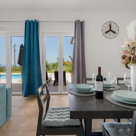 Tomicich By Interhome